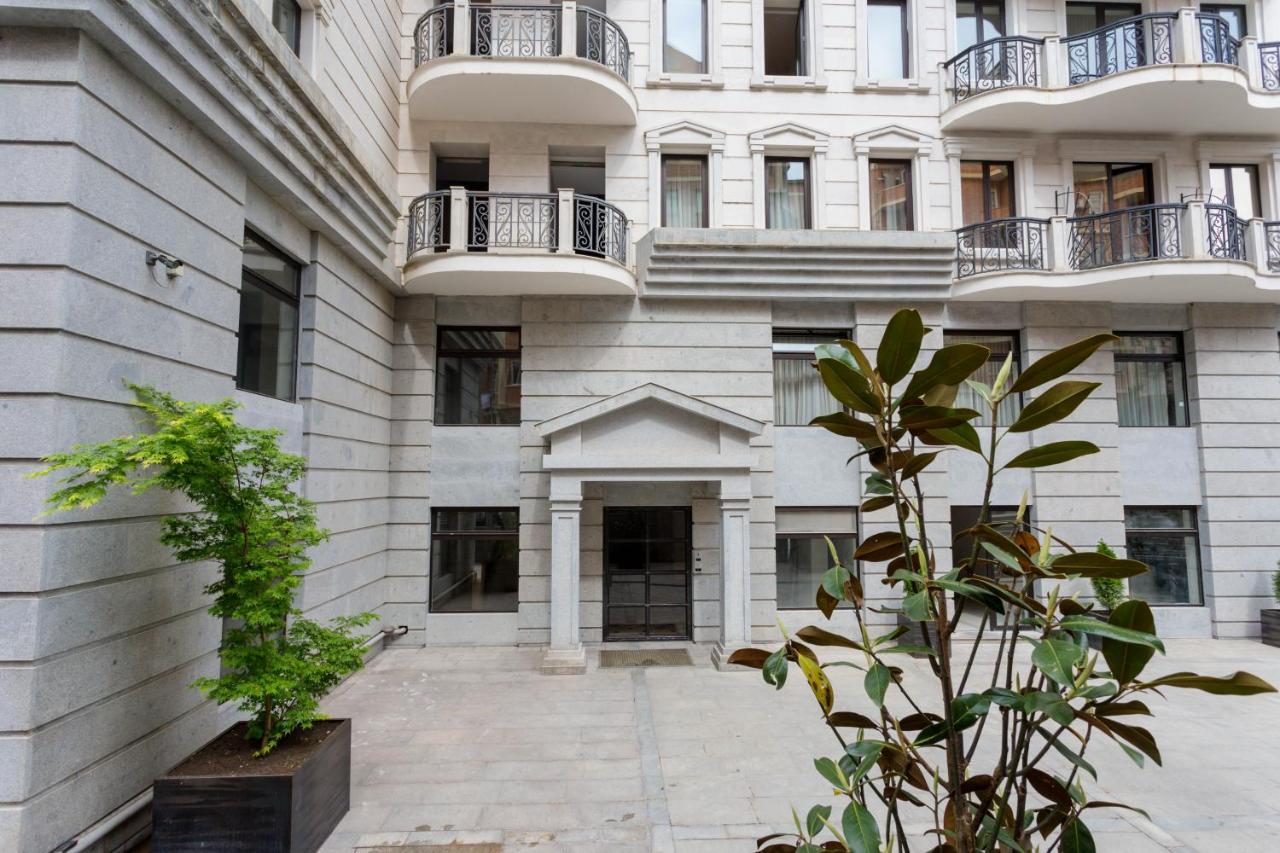 Downtown Two-Bedrom Apartment Тбилиси Экстерьер фото